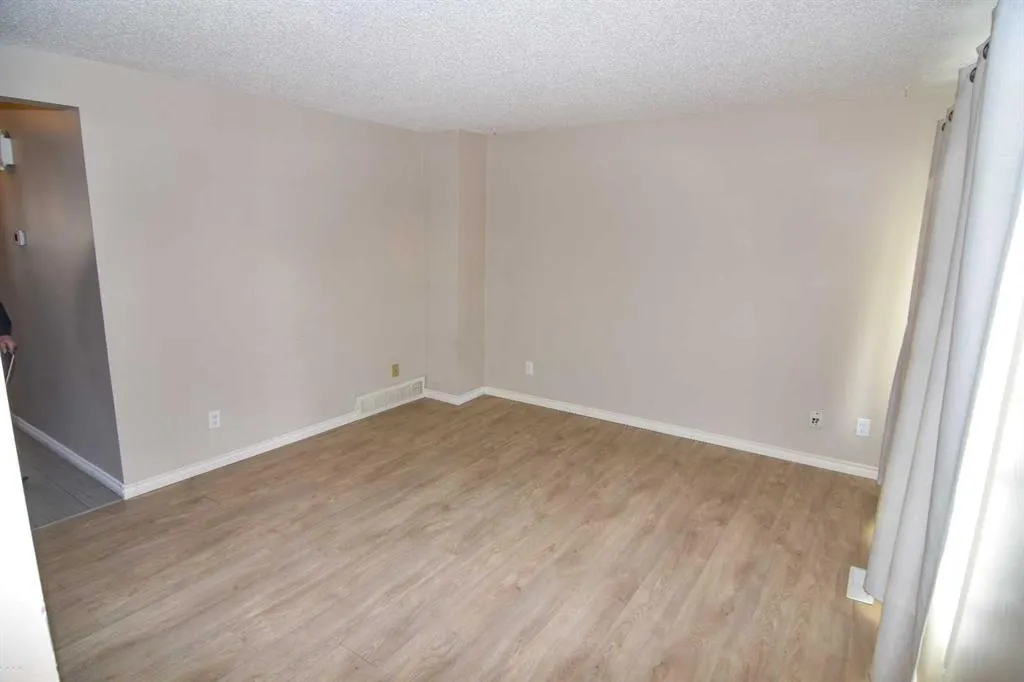 412 Abadan Place NE