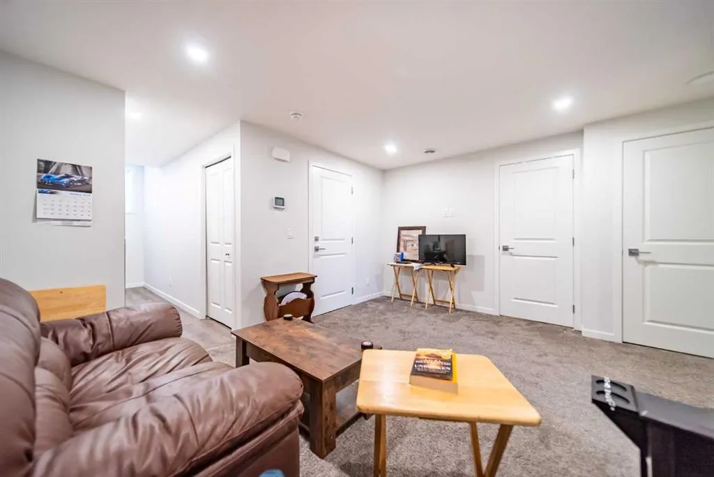 27 Iris Crescent