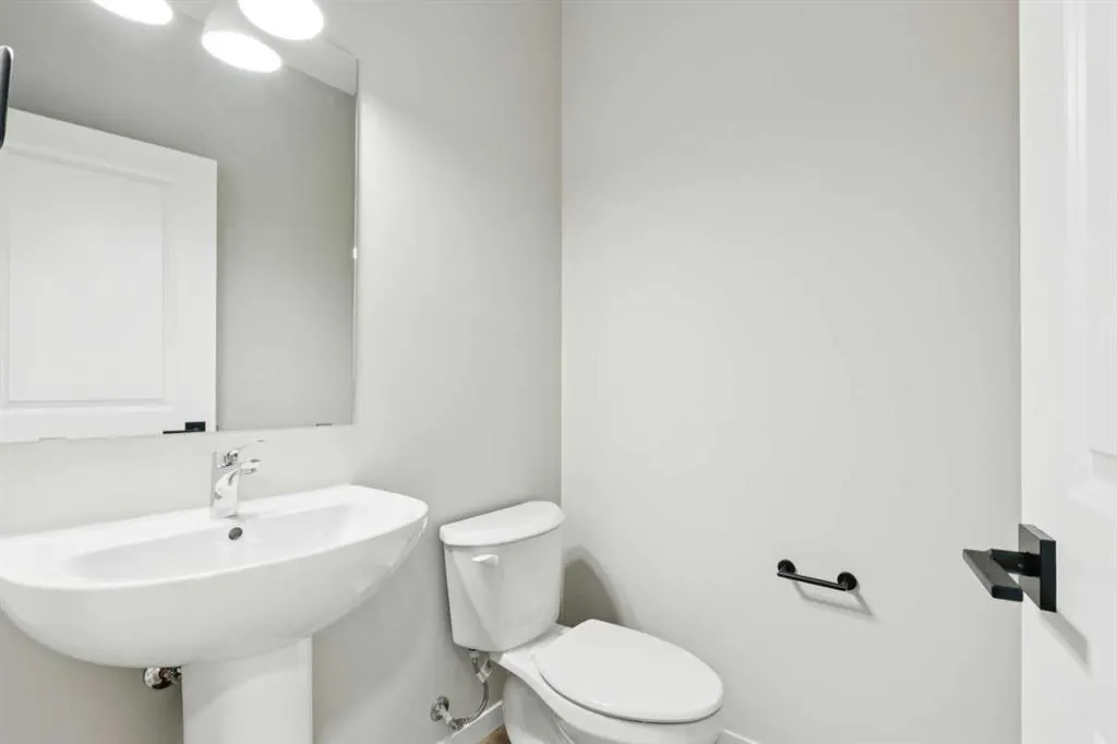 302 Hotchkiss Common SE