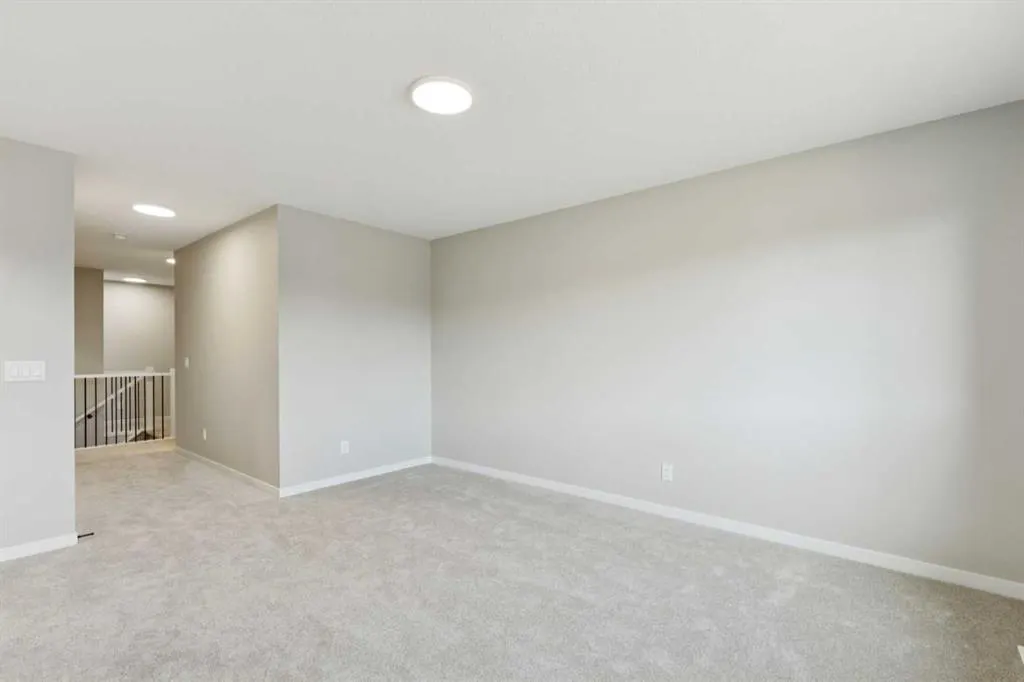 302 Hotchkiss Common SE
