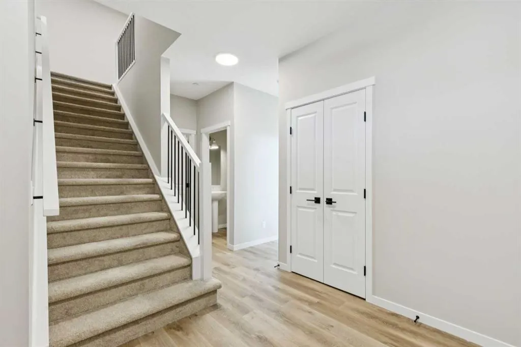 302 Hotchkiss Common SE