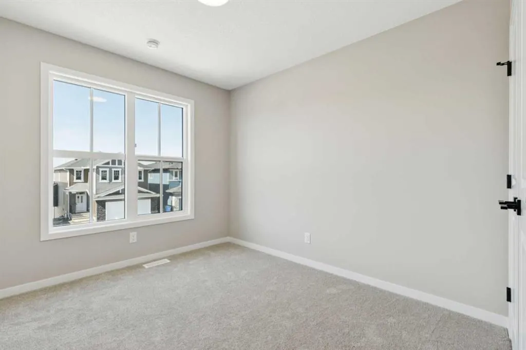 302 Hotchkiss Common SE