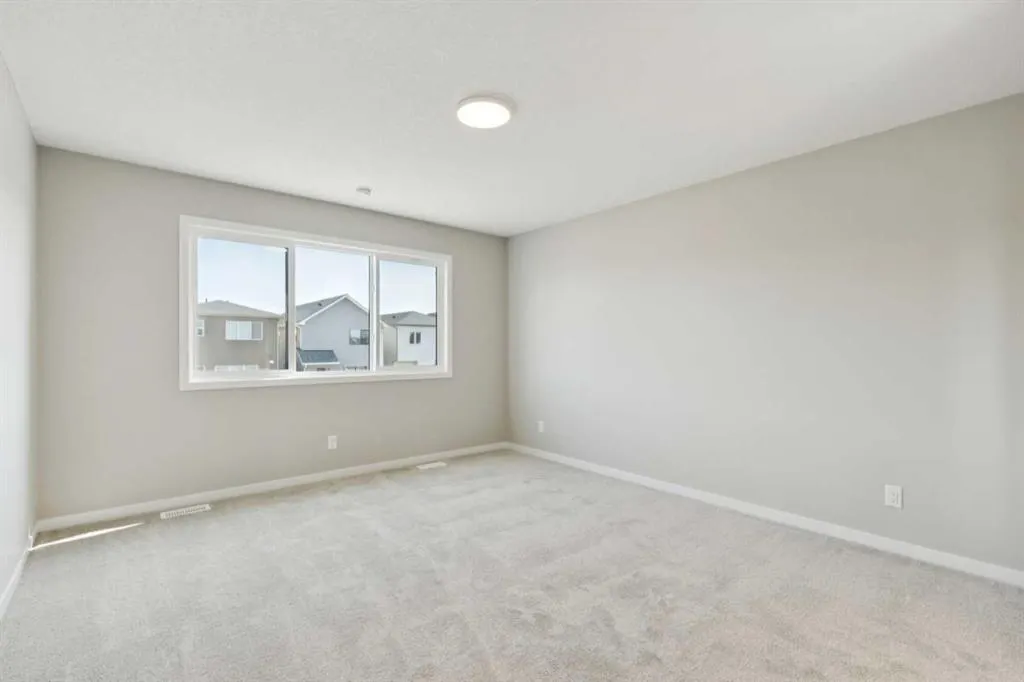 302 Hotchkiss Common SE