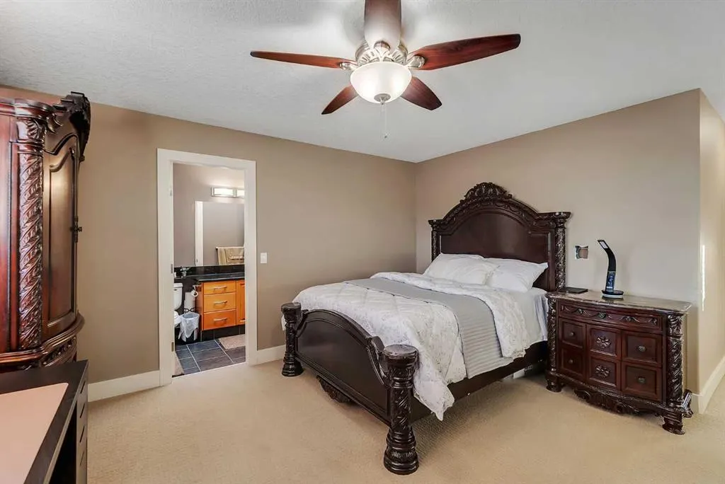 220 East Lakeview Place