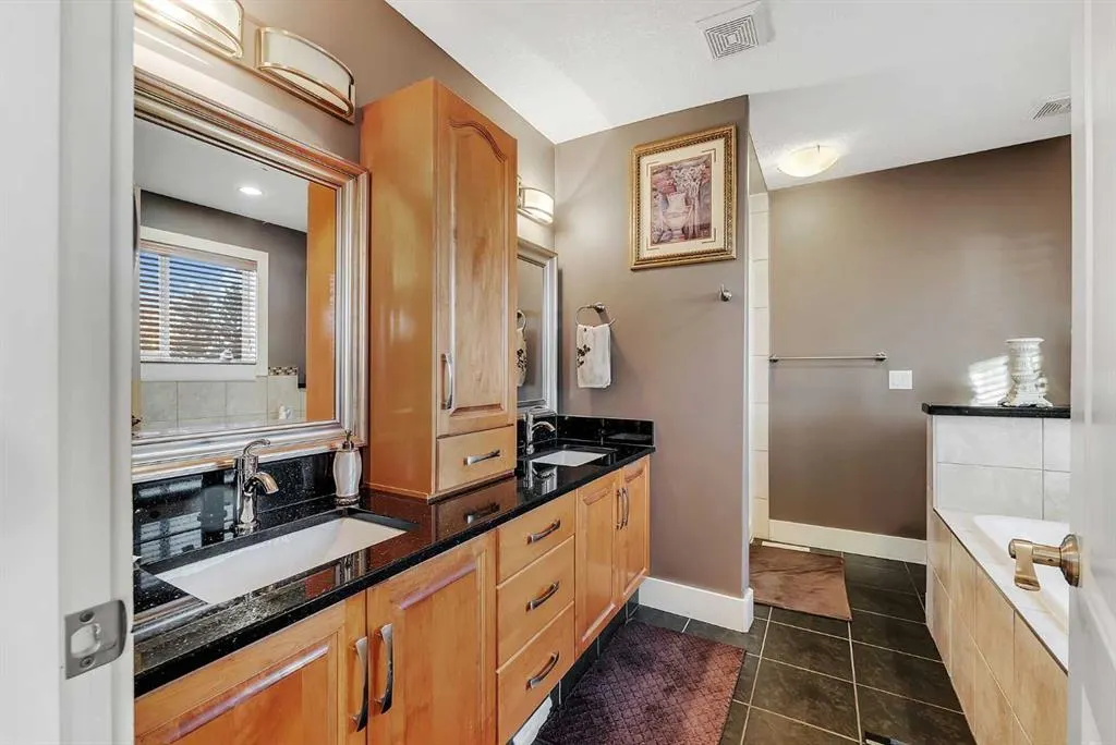 220 East Lakeview Place