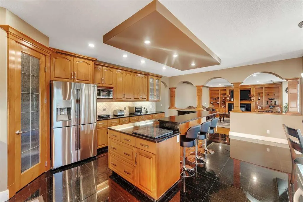 220 East Lakeview Place
