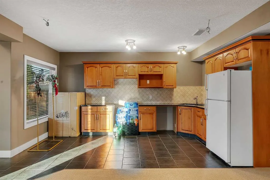 220 East Lakeview Place