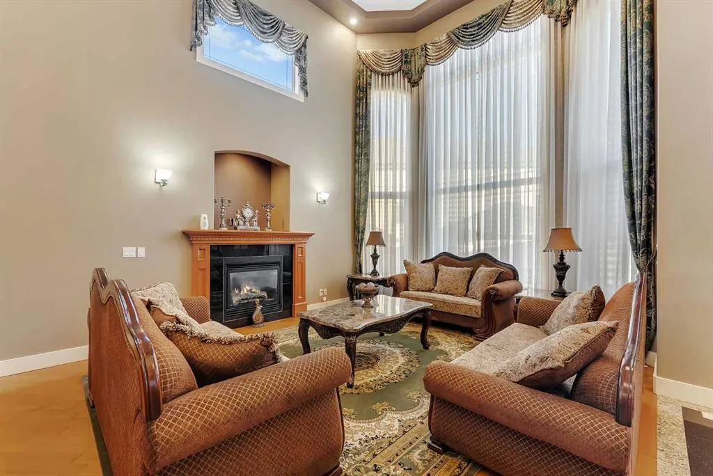 220 East Lakeview Place