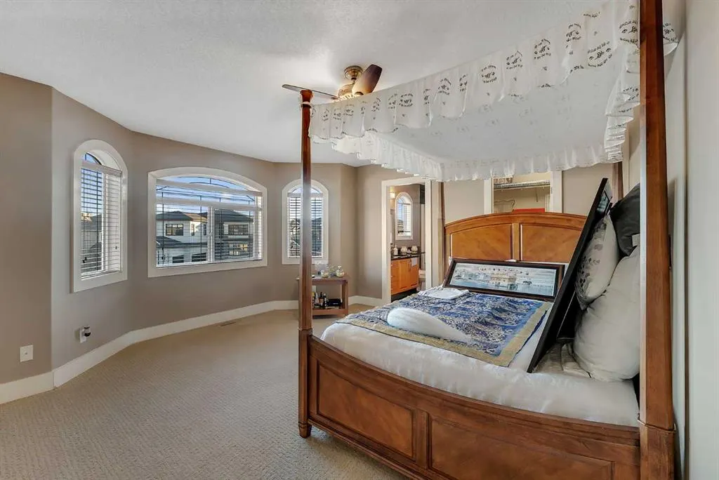220 East Lakeview Place
