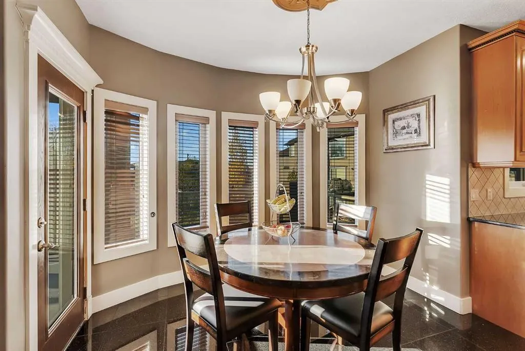 220 East Lakeview Place