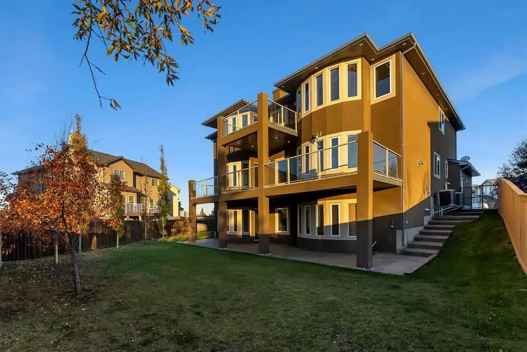 220 East Lakeview Place