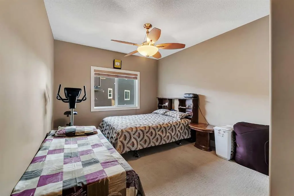 220 East Lakeview Place