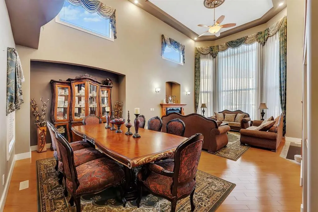 220 East Lakeview Place
