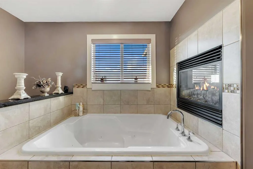 220 East Lakeview Place