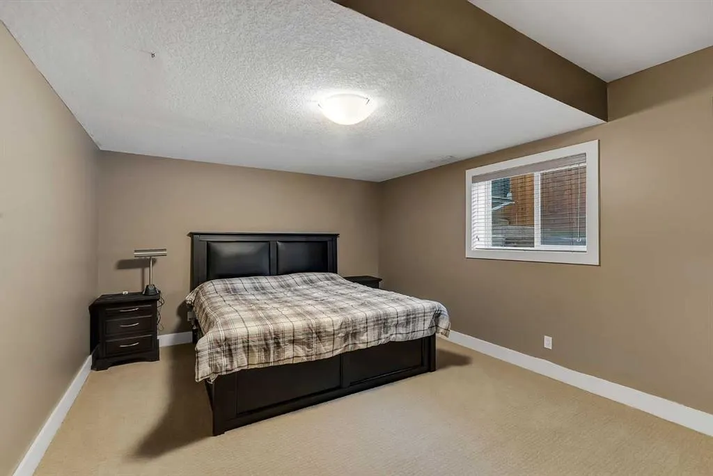 220 East Lakeview Place