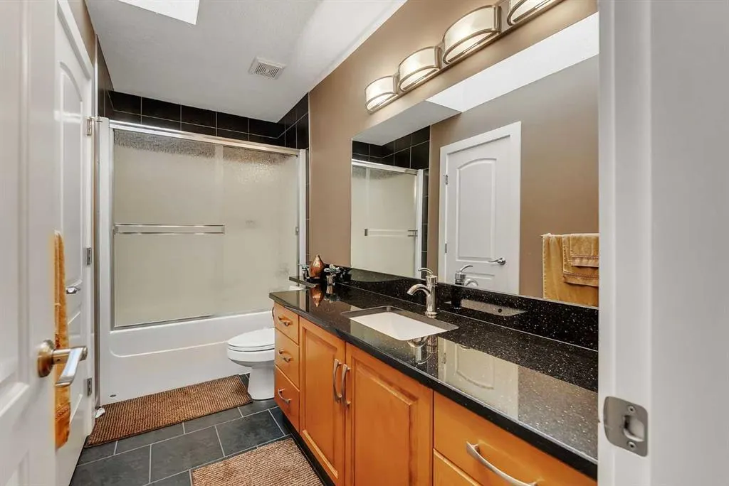220 East Lakeview Place