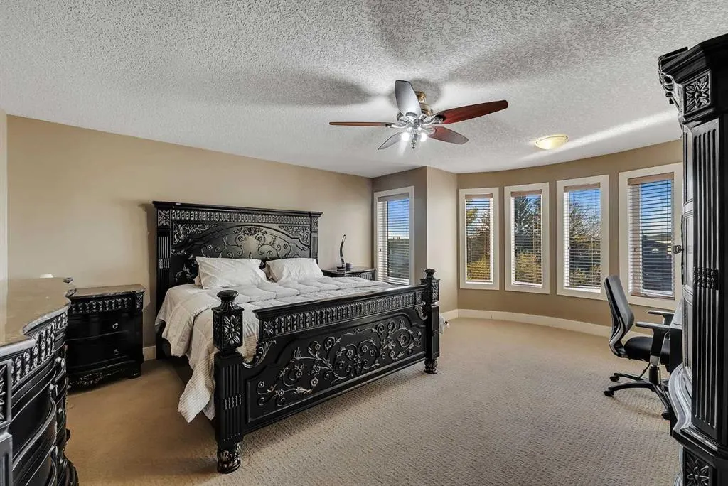 220 East Lakeview Place