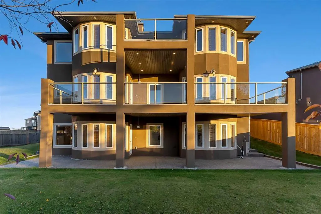 220 East Lakeview Place