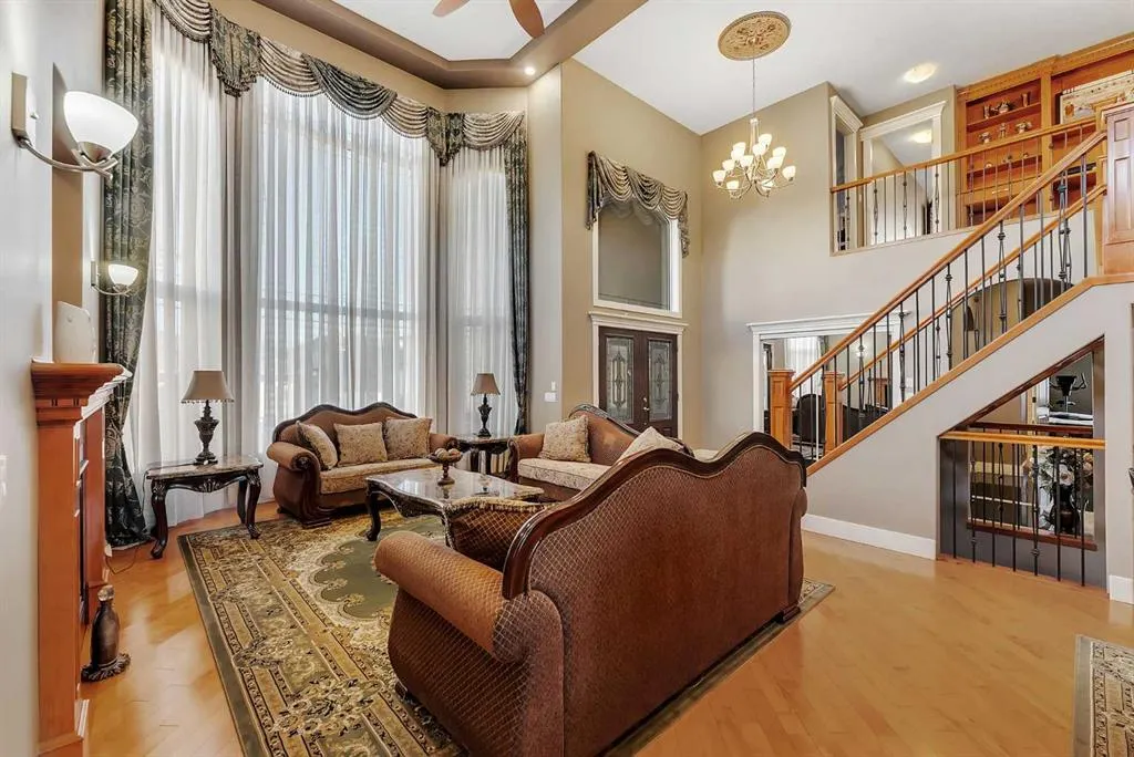 220 East Lakeview Place