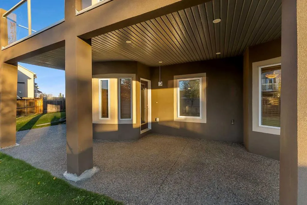 220 East Lakeview Place