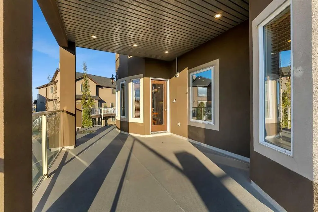 220 East Lakeview Place