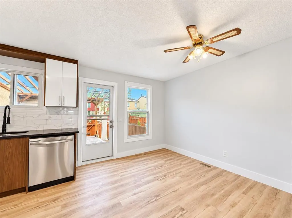 251 Pensville Close SE