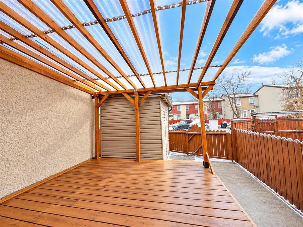 251 Pensville Close SE