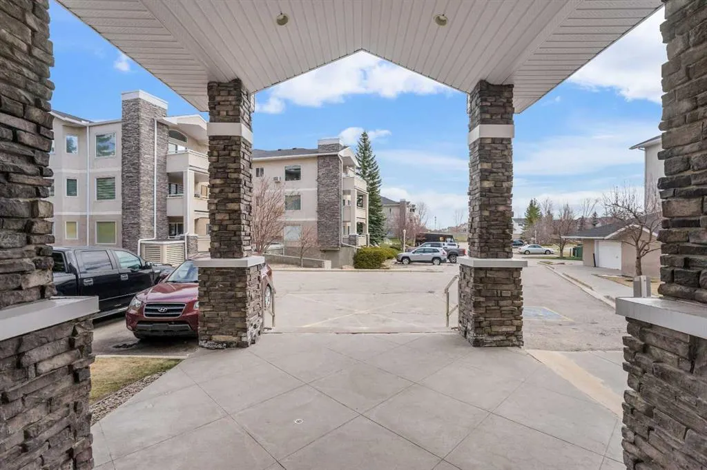 26 Country Hills View NW #217