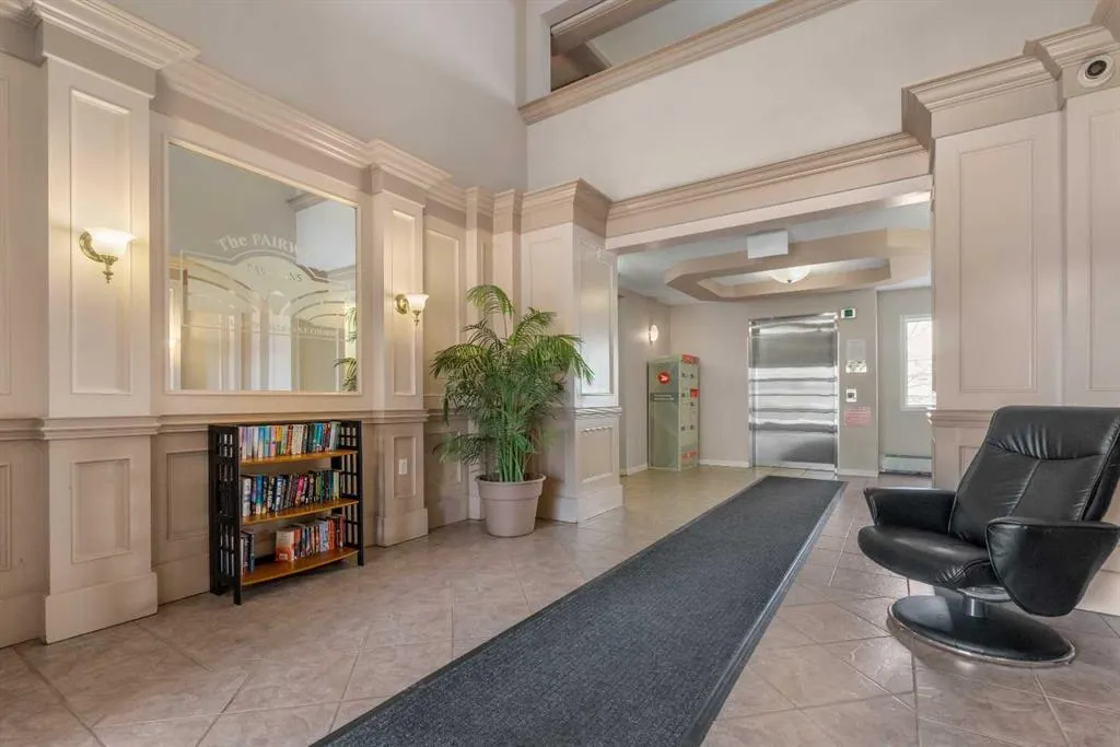 26 Country Hills View NW #217