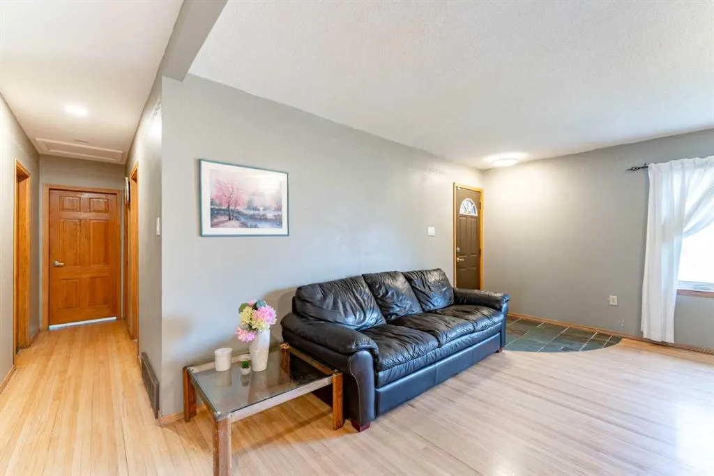 2018 Cottonwood Crescent SE