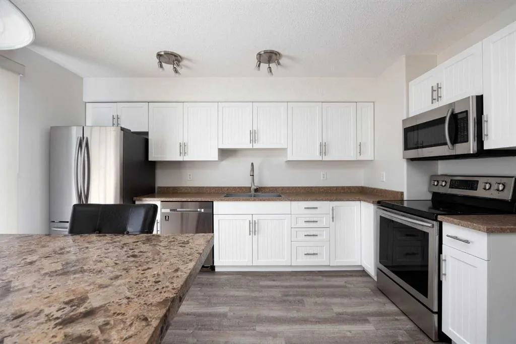 123 Arabian Drive #204