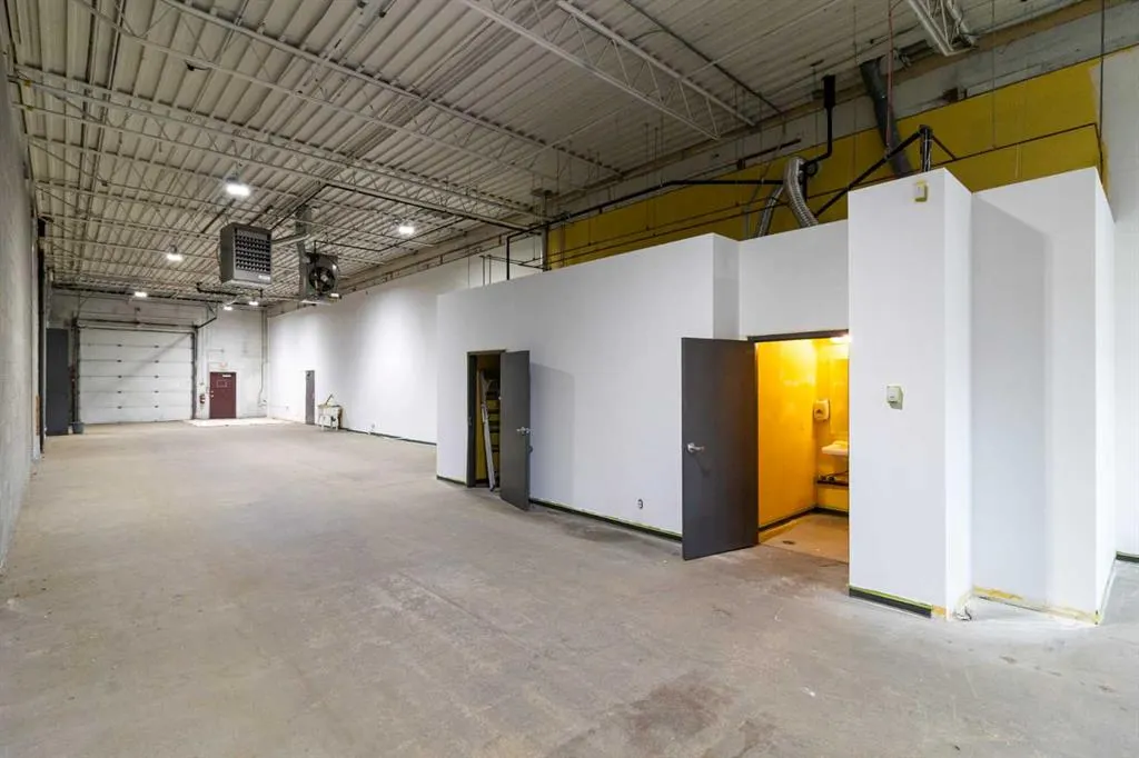 4139 Edmonton Trail NE