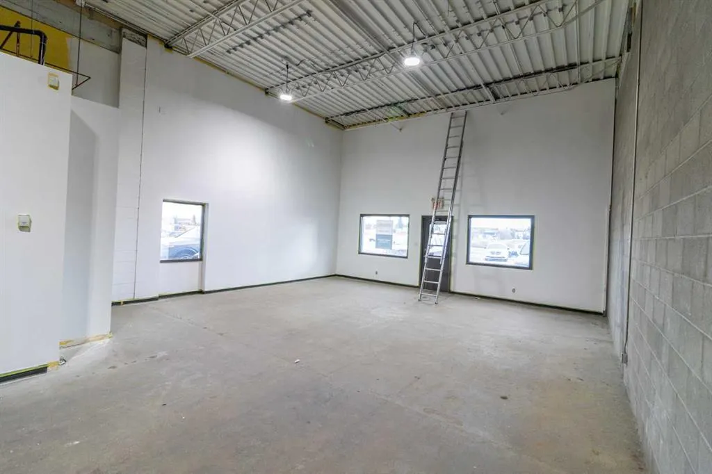 4139 Edmonton Trail NE