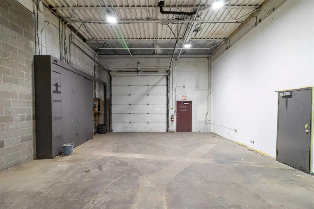 4139 Edmonton Trail NE
