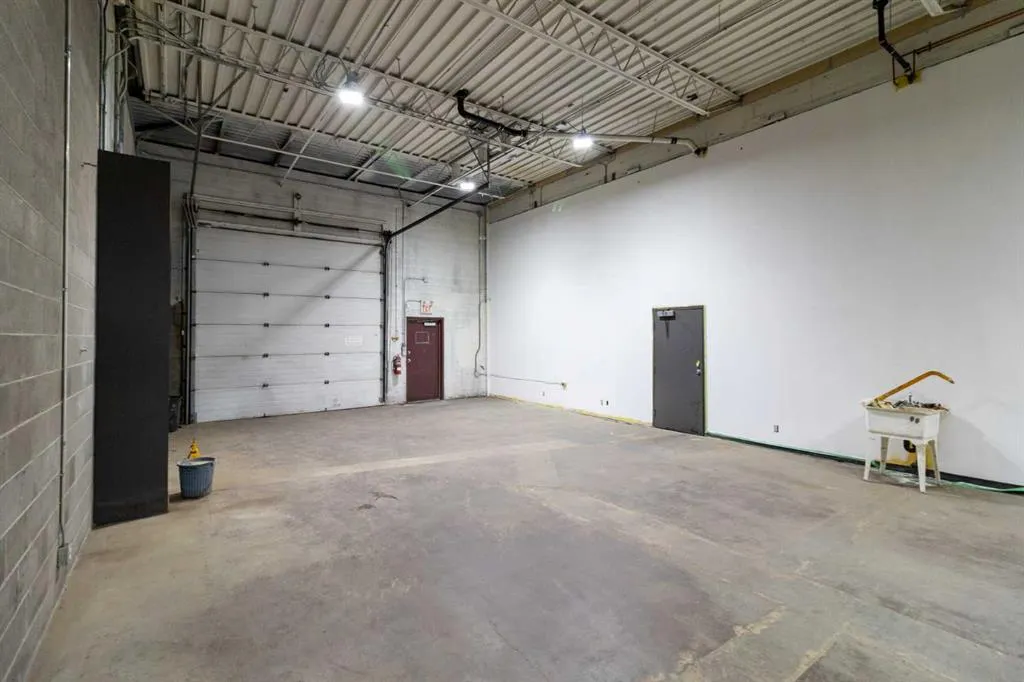 4139 Edmonton Trail NE