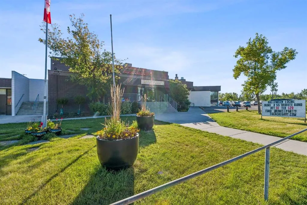 5635 Travis Crescent NE