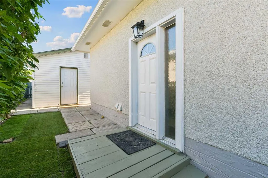 5635 Travis Crescent NE