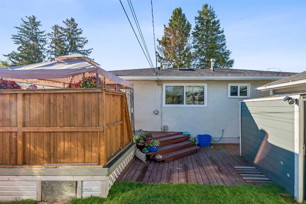 5635 Travis Crescent NE