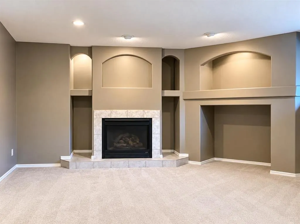 198 Grizzly Terrace N