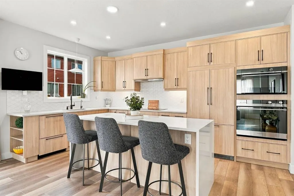 24 Yorkville Terrace SW