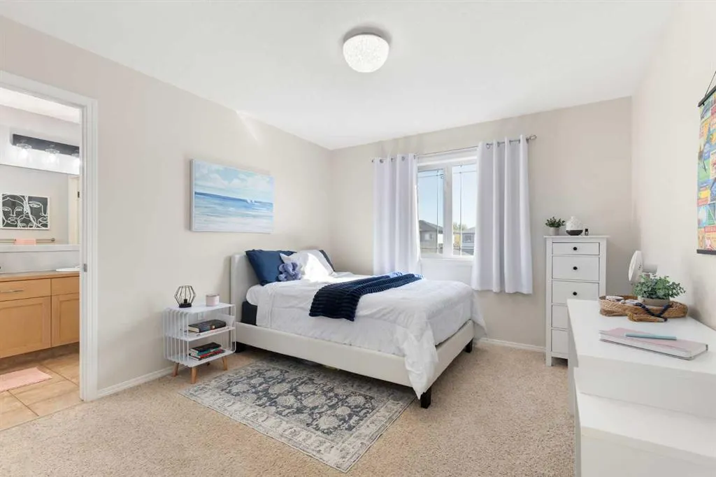 54 Vista Close SE