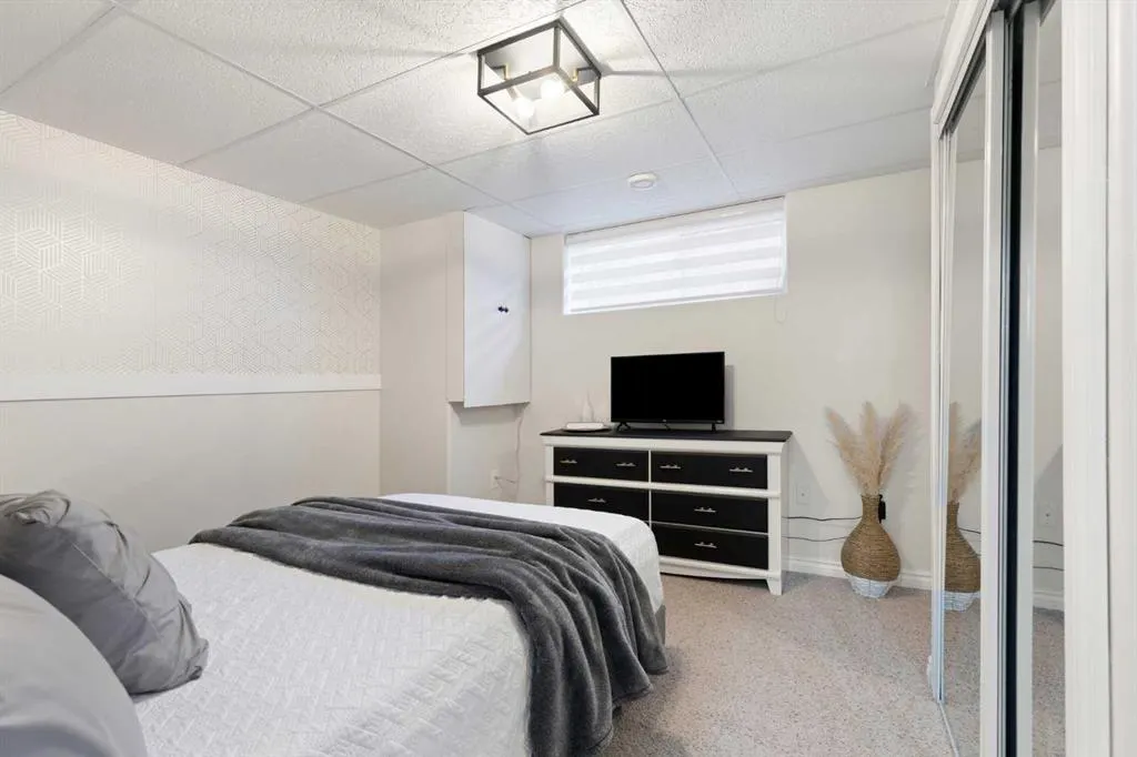 54 Vista Close SE