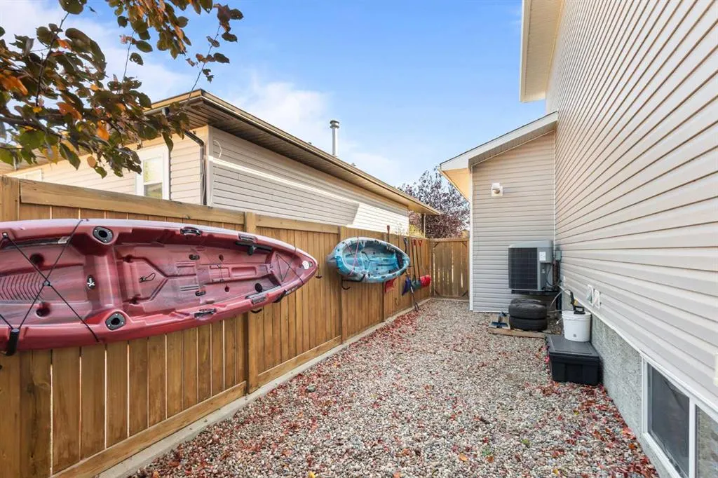 54 Vista Close SE