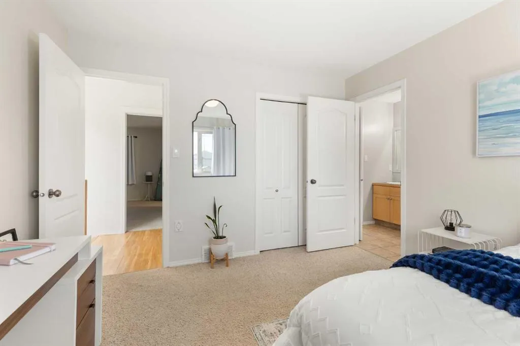 54 Vista Close SE