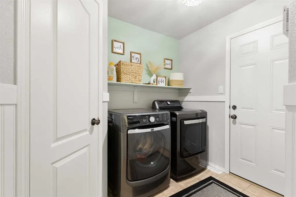 54 Vista Close SE