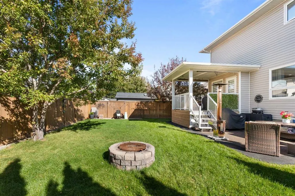 54 Vista Close SE