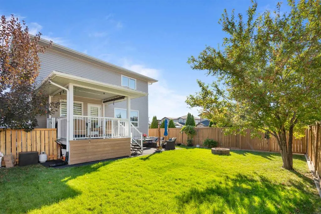 54 Vista Close SE