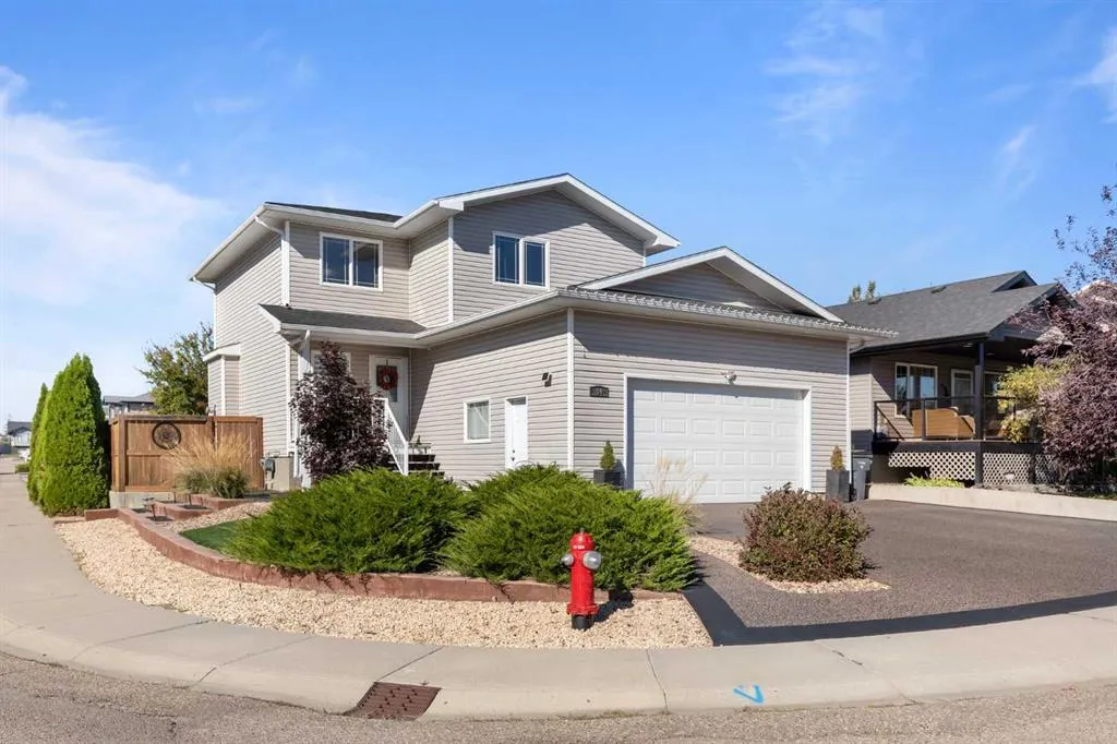 54 Vista Close SE