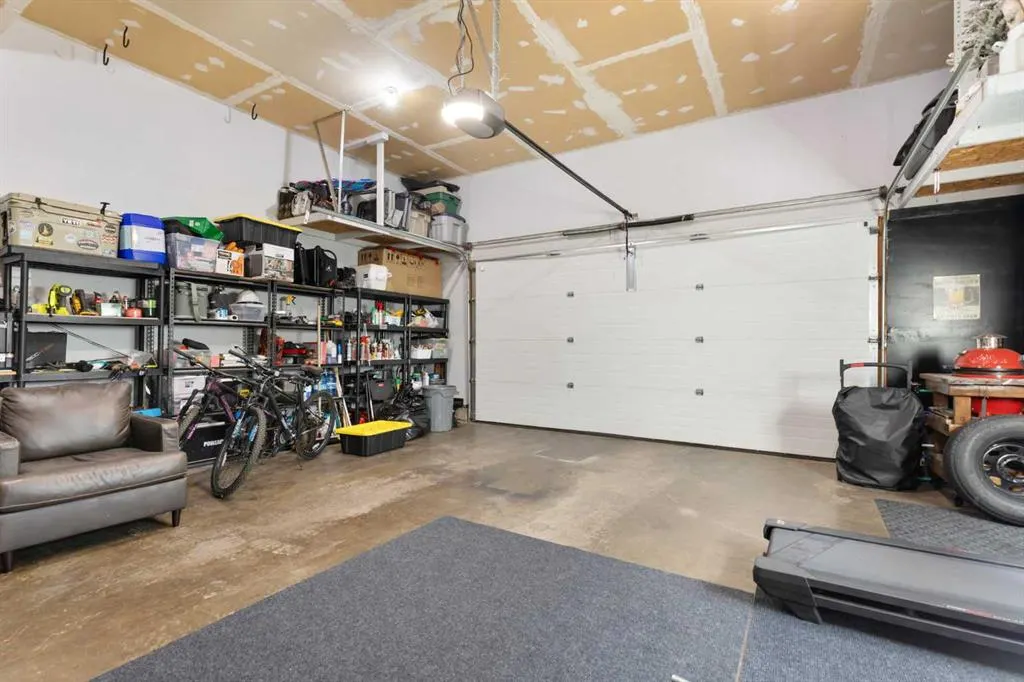 54 Vista Close SE