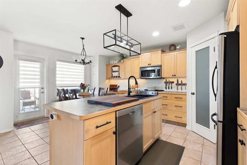 54 Vista Close SE